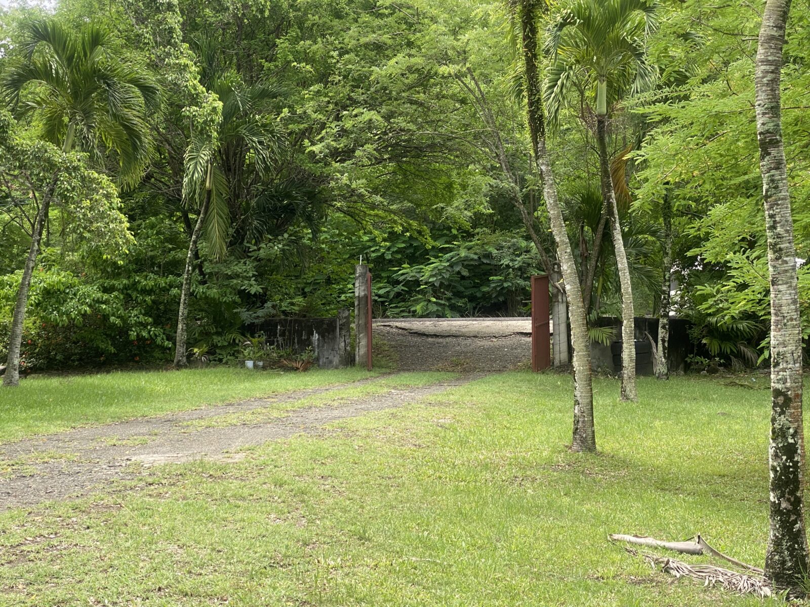 BEACHFRONT PROPERTY FOR SALE ON THE WEST COAST OF SAINT LUCIA