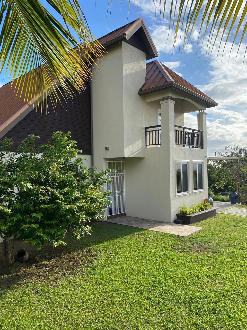 4-BED HOUSE FOR SALE LOCATED AT COUBARIL, CASTRIES, ST. LUCIA