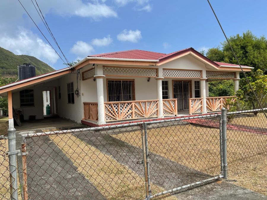 FIXER UPPER 3-BED BUNGALOW FOR SALE LOCATED AT REDUIT ORCHARD, RODNEY BAY, SAINT LUCIA
