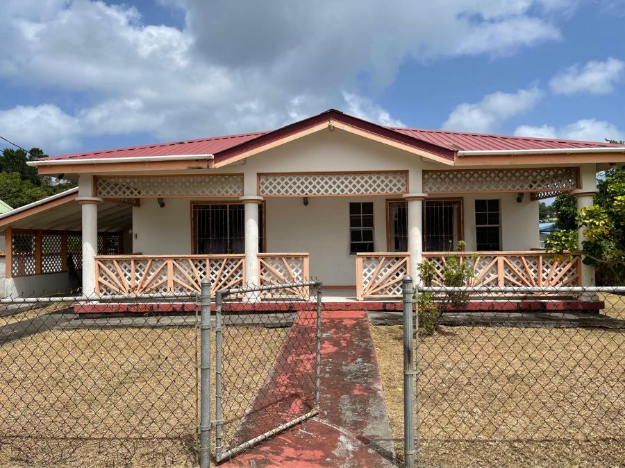 FIXER UPPER 3-BED BUNGALOW FOR SALE LOCATED AT REDUIT ORCHARD, RODNEY BAY, SAINT LUCIA