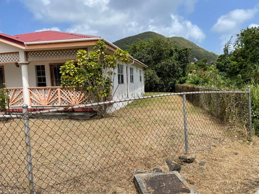FIXER UPPER 3-BED BUNGALOW FOR SALE LOCATED AT REDUIT ORCHARD, RODNEY BAY, SAINT LUCIA