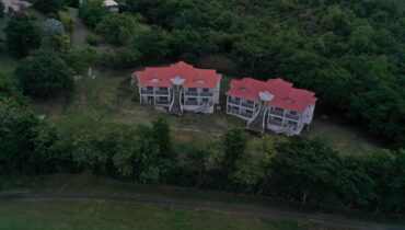 PROPERTY FOR SALE OVERLOOKING THE GOLF COURSE