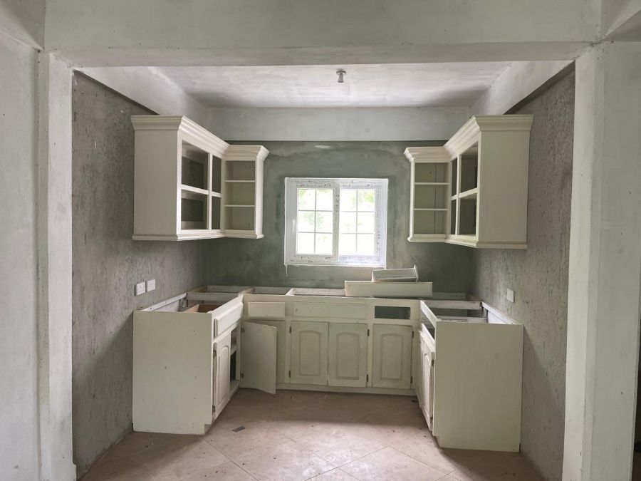 PROPERTY FOR SALE OVERLOOKING THE GOLF COURSE